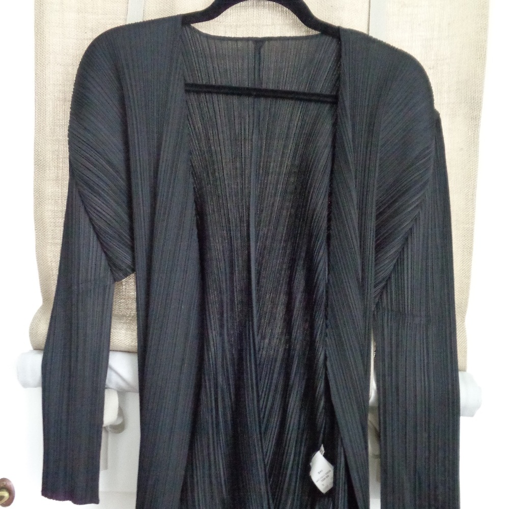 Issey Miyake Pleated Black open front top